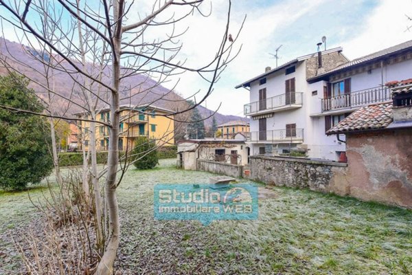 casa indipendente in vendita a Valbrona in zona Osigo