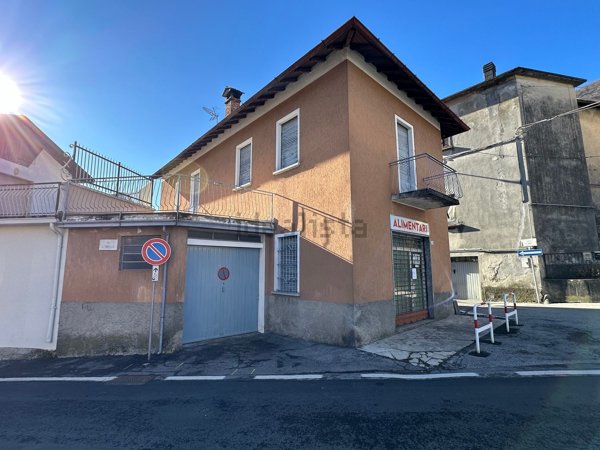 casa semindipendente in vendita a Valbrona in zona Osigo