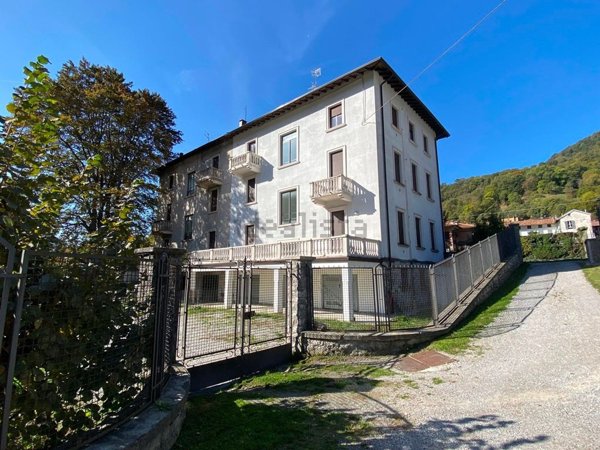 appartamento in vendita a Valbrona in zona Visino