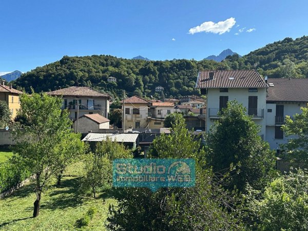 casa indipendente in vendita a Valbrona in zona Candalino