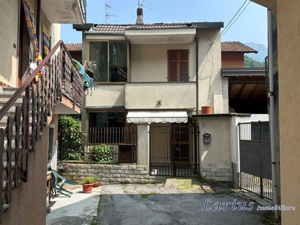 casa indipendente in vendita a Valbrona in zona Maisano