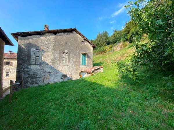 casale in vendita a Valbrona in zona Visino