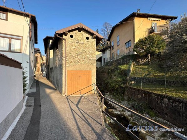 appartamento in vendita a Valbrona in zona Candalino