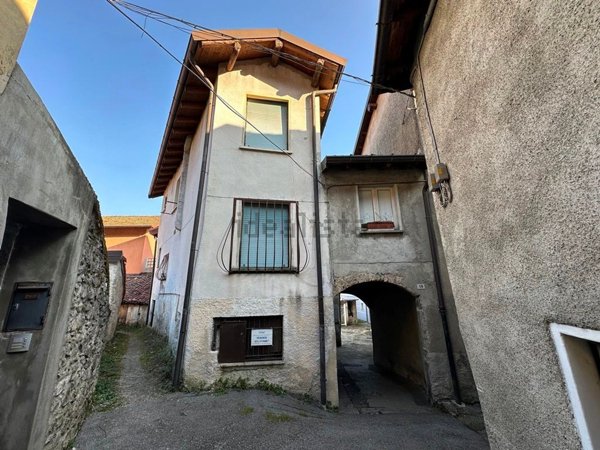 casa indipendente in vendita a Valbrona in zona Maisano
