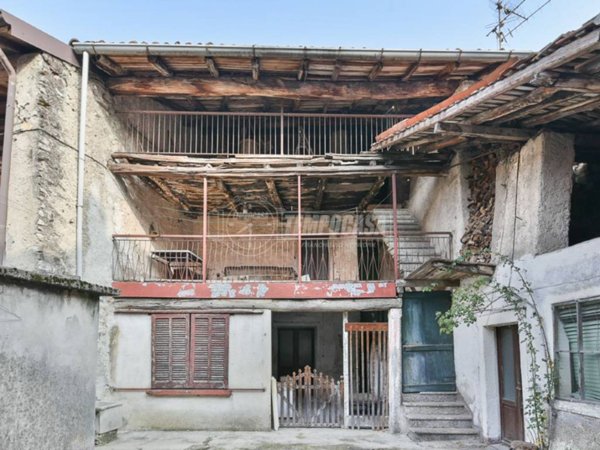 casale in vendita a Valbrona in zona Osigo