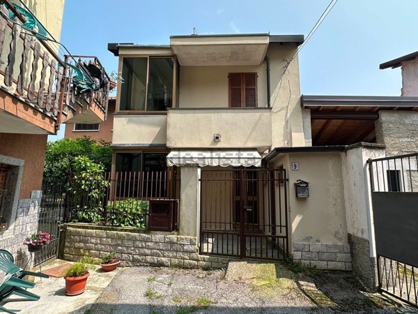 appartamento in vendita a Valbrona in zona Maisano