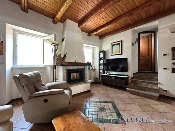 appartamento in vendita a Valbrona in zona Osigo