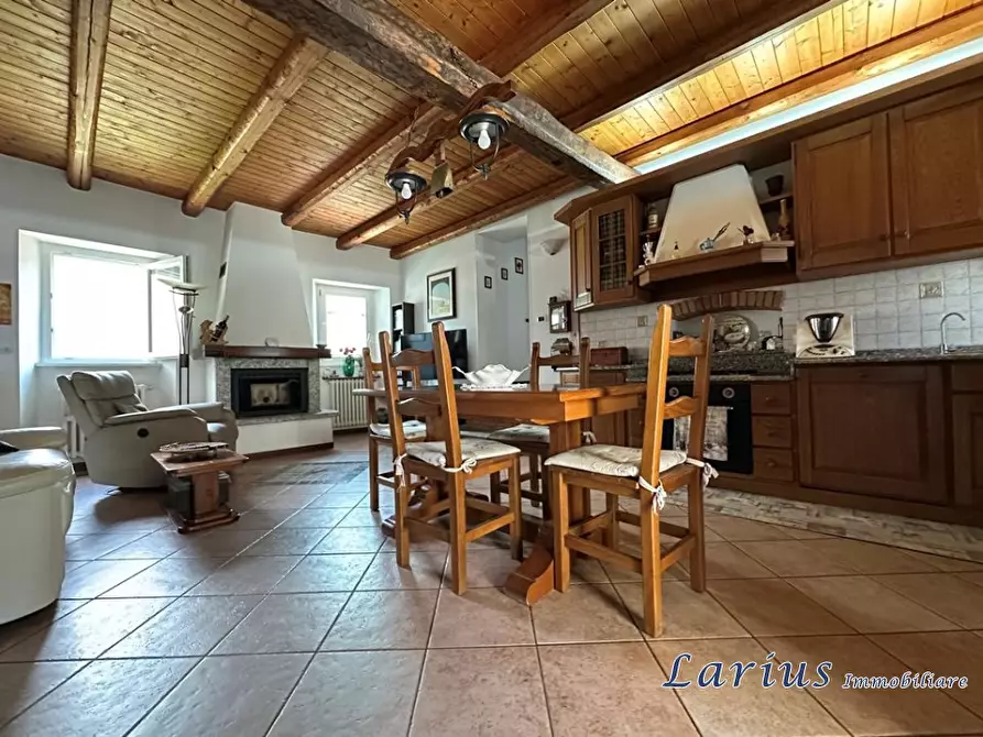 appartamento in vendita a Valbrona in zona Osigo