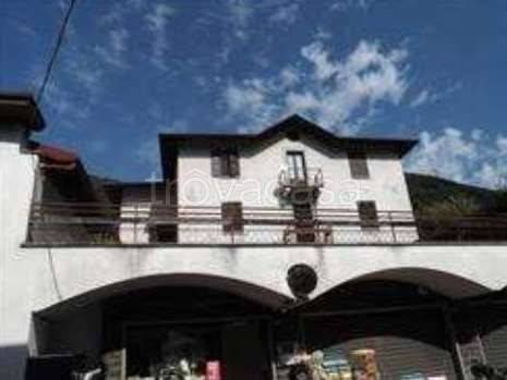 appartamento in vendita a Valbrona in zona Osigo