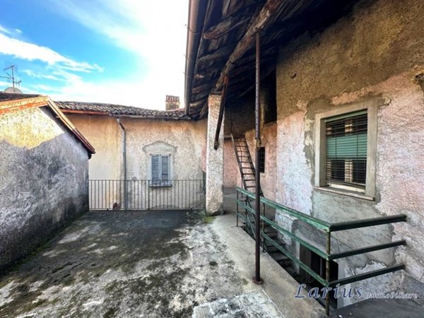 casa indipendente in vendita a Valbrona