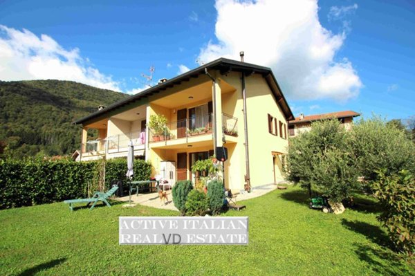 casa indipendente in vendita a Valbrona in zona Osigo