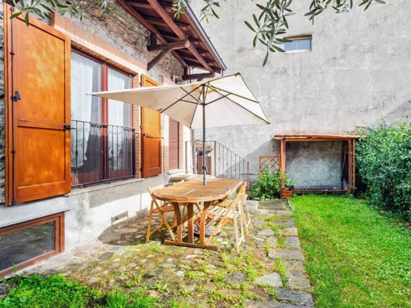 appartamento in vendita a Valbrona in zona Visino