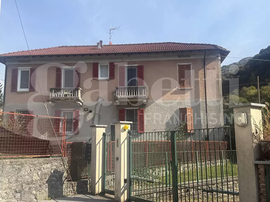 casa indipendente in vendita a Valbrona