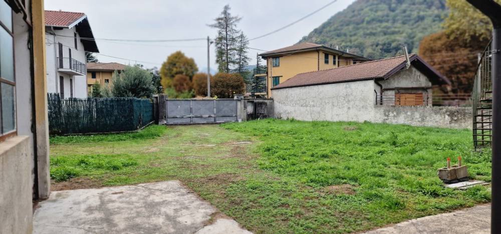 locale di sgombero in vendita a Valbrona