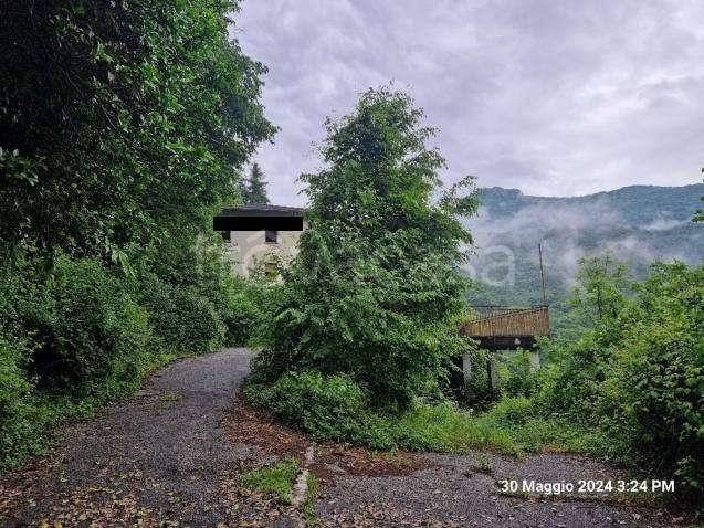 negozio in vendita a Valbrona in zona Osigo