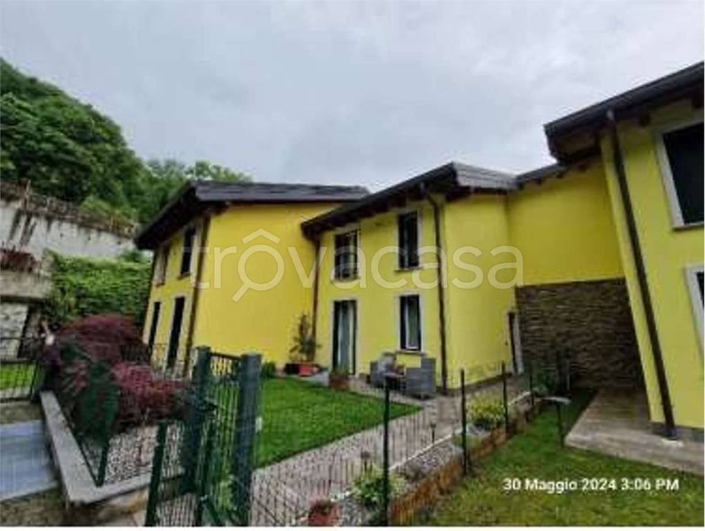 casa indipendente in vendita a Valbrona