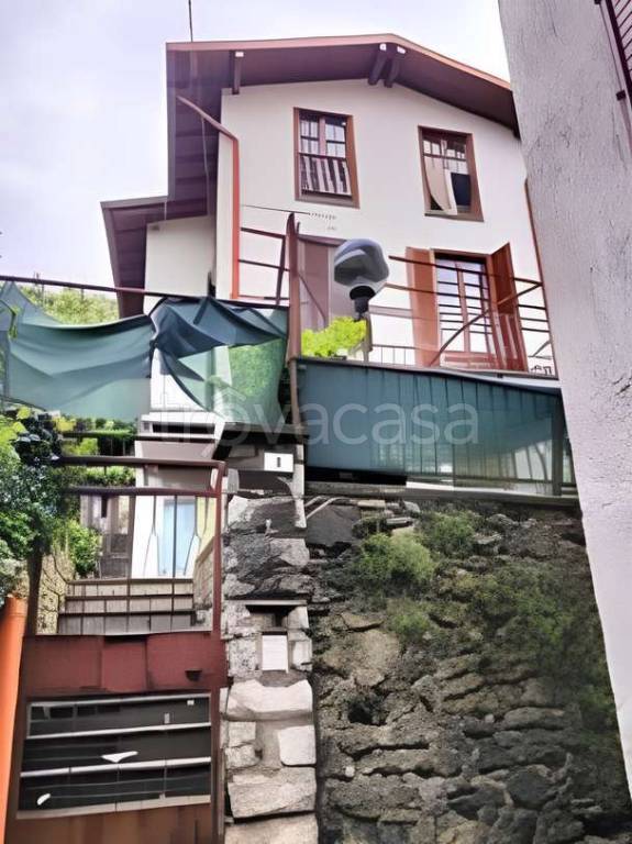 appartamento in vendita a Valbrona in zona Visino