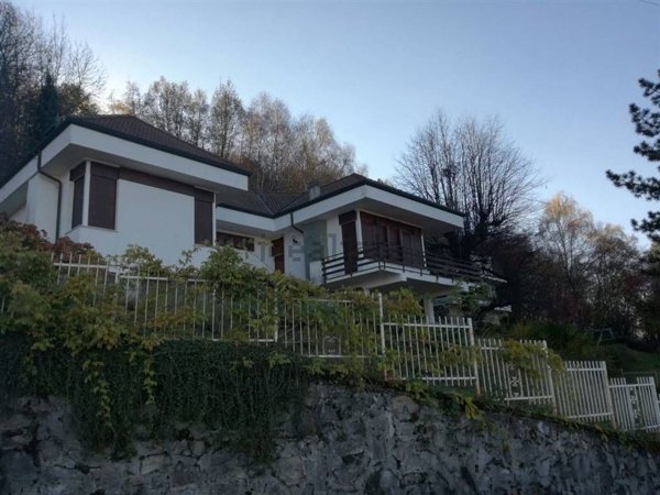 casa indipendente in vendita a Valbrona