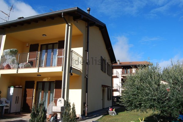 casa indipendente in vendita a Valbrona