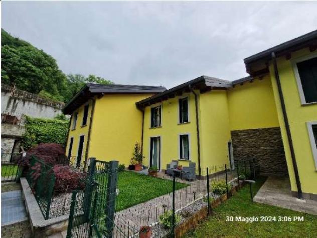 casa indipendente in vendita a Valbrona in zona Visino