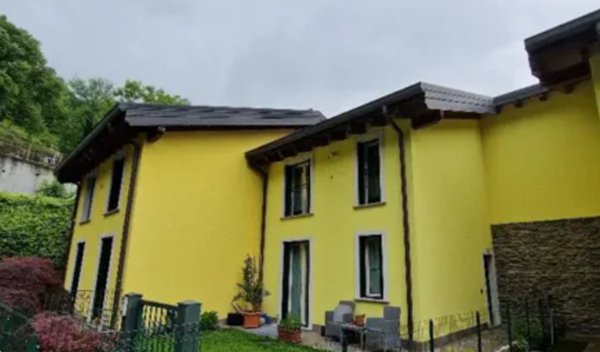 casa indipendente in vendita a Valbrona in zona Visino