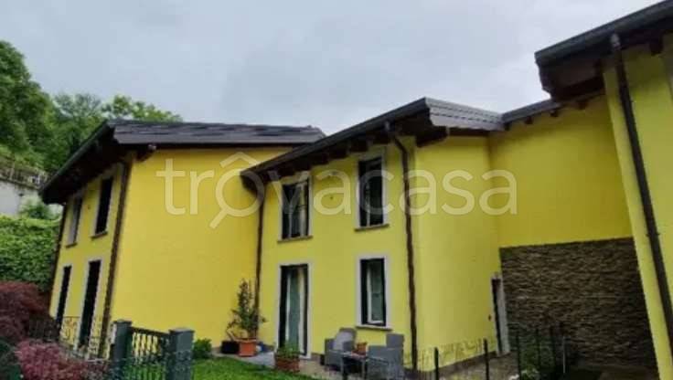 casa indipendente in vendita a Valbrona in zona Visino