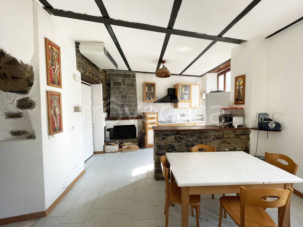 appartamento in vendita a Valbrona in zona Visino