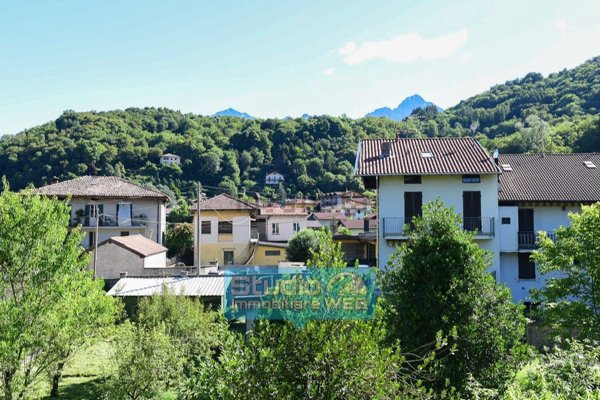 casa indipendente in vendita a Valbrona in zona Candalino