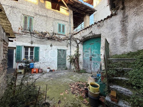 casa indipendente in vendita a Valbrona in zona Visino