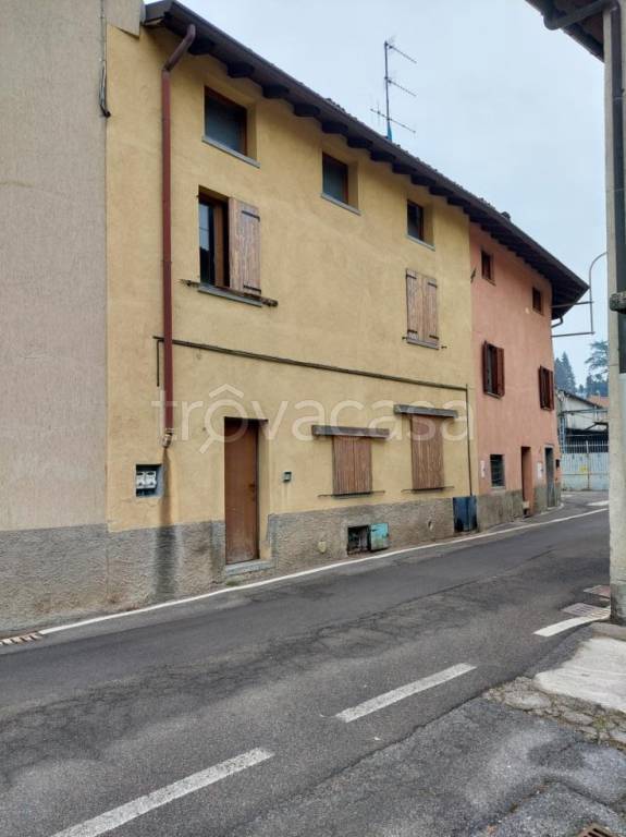 appartamento in vendita a Valbrona in zona Visino