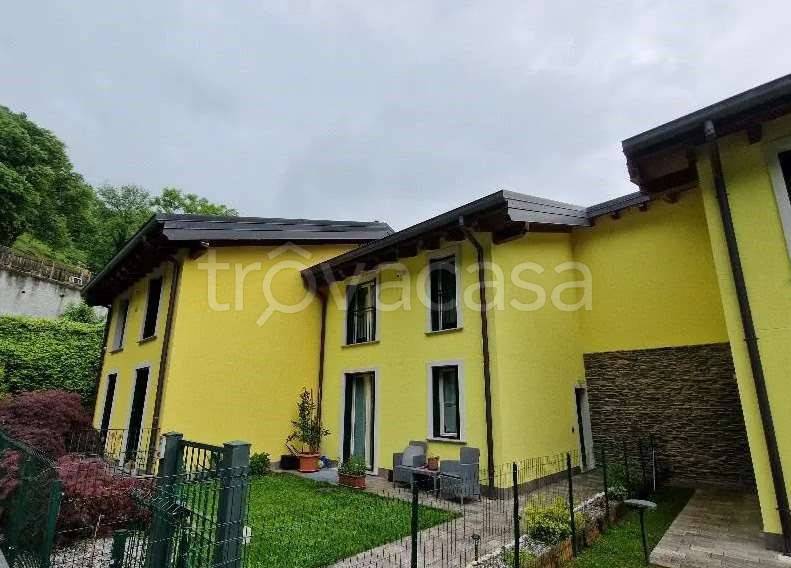 casa indipendente in vendita a Valbrona