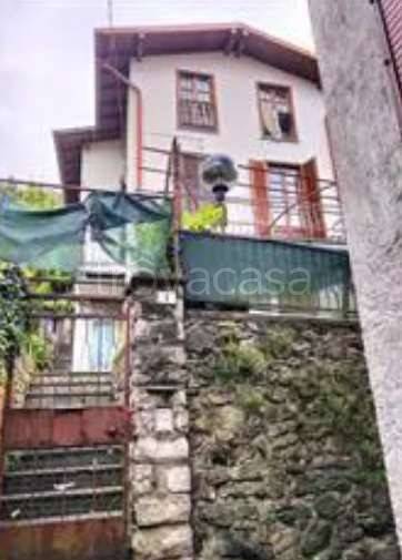 casa indipendente in vendita a Valbrona in zona Visino