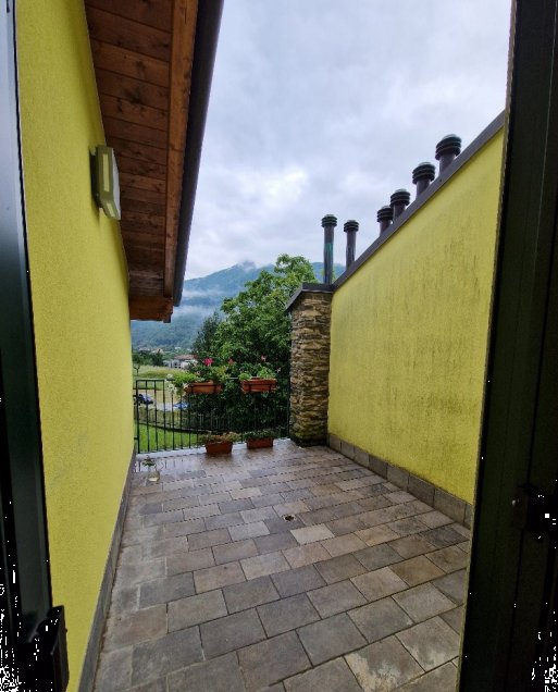 casa indipendente in vendita a Valbrona