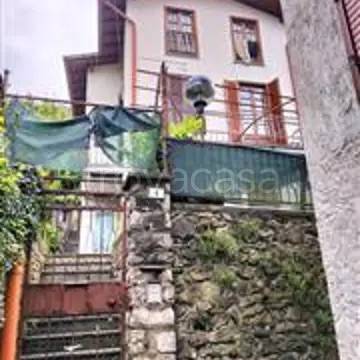 casa indipendente in vendita a Valbrona in zona Osigo
