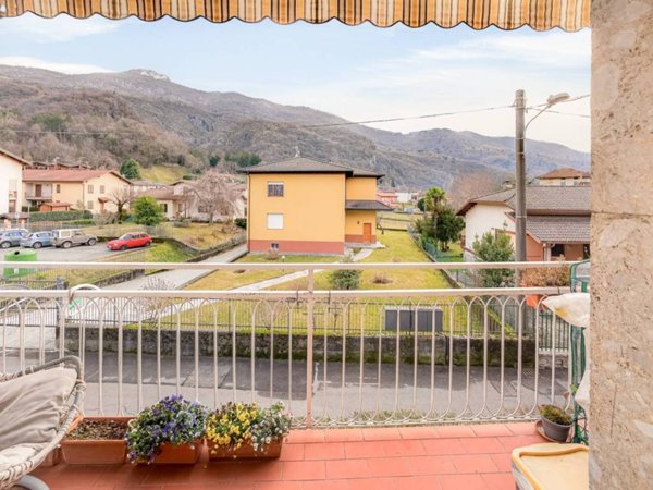 appartamento in vendita a Valbrona in zona Osigo