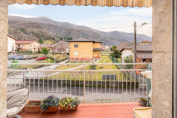 appartamento in vendita a Valbrona in zona Osigo