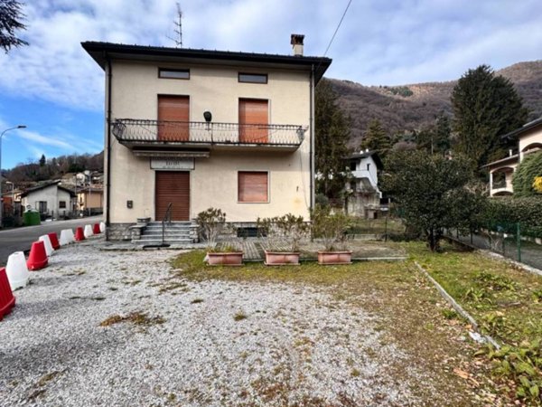 casa indipendente in vendita a Valbrona in zona Osigo