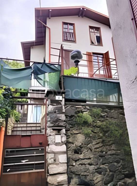 appartamento in vendita a Valbrona in zona Visino