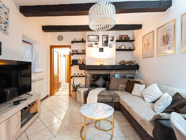 appartamento in vendita a Valbrona in zona Visino