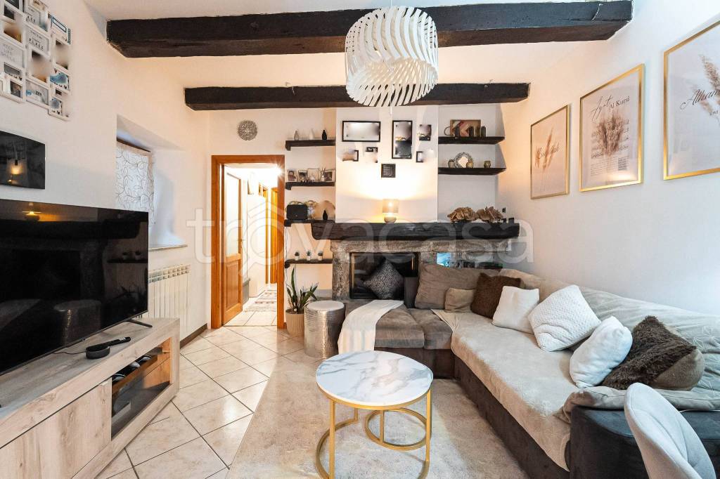 appartamento in vendita a Valbrona in zona Visino