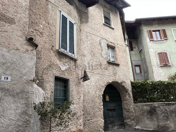 casale in vendita a Valbrona in zona Candalino