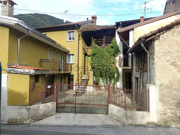 casa indipendente in vendita a Valbrona in zona Osigo