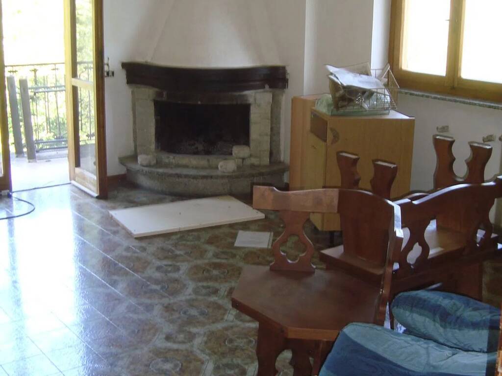 appartamento in vendita a Valbrona in zona Visino