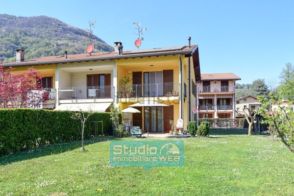 casa indipendente in vendita a Valbrona in zona Osigo