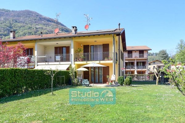 casa indipendente in vendita a Valbrona in zona Osigo