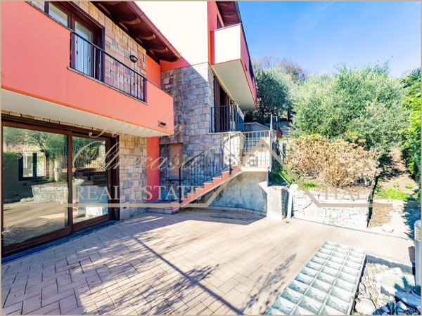 casa indipendente in vendita a Valbrona