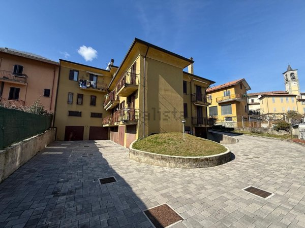 appartamento in vendita a Valbrona in zona Osigo