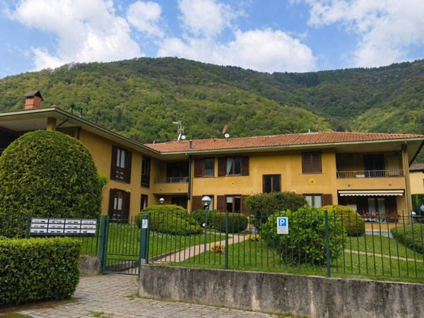 appartamento in vendita a Valbrona in zona Osigo