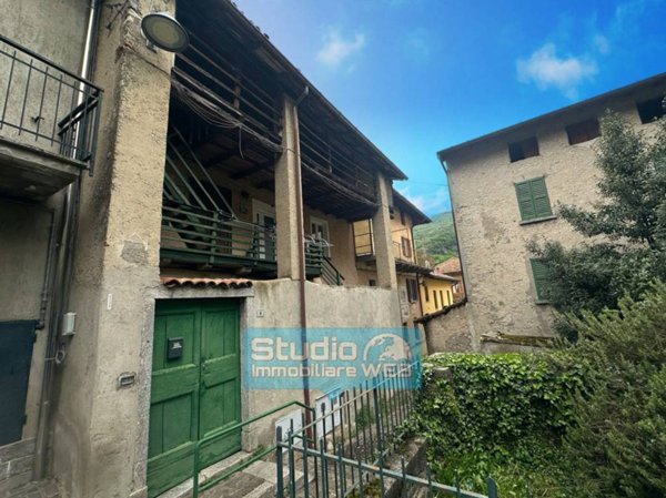 casa indipendente in vendita a Valbrona in zona Maisano