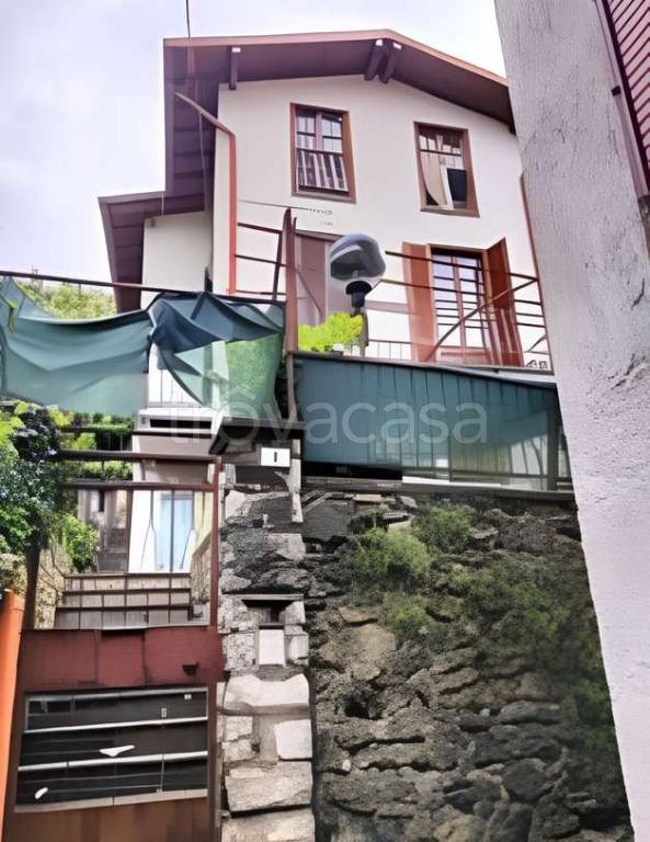 appartamento in vendita a Valbrona in zona Visino